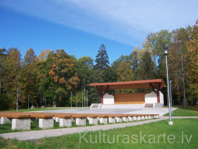 Brīvdabas estrāde